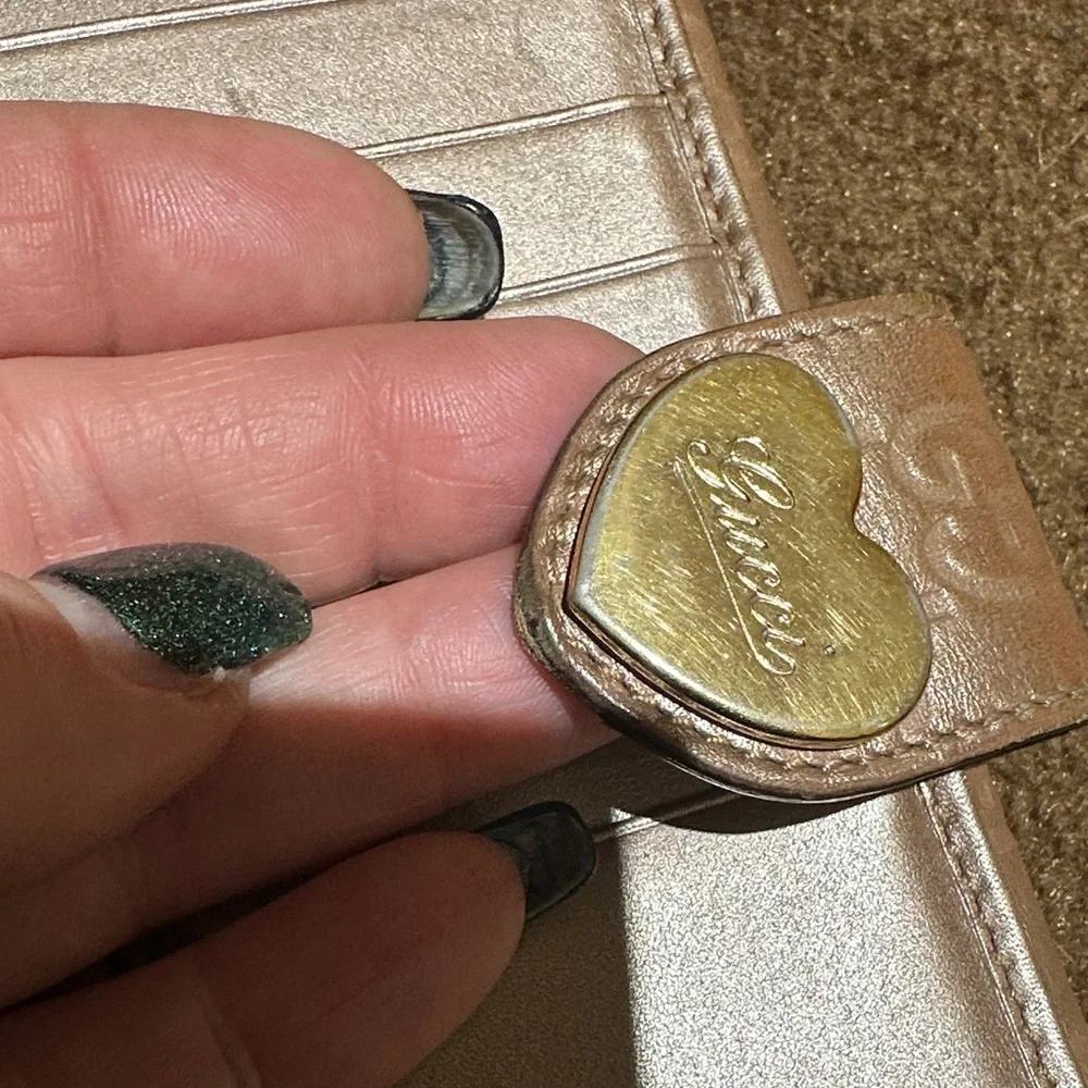 Gucci Guccisima Peach Leather Wallet with enameled Heart Gold Detail - Picture 15 of 17
